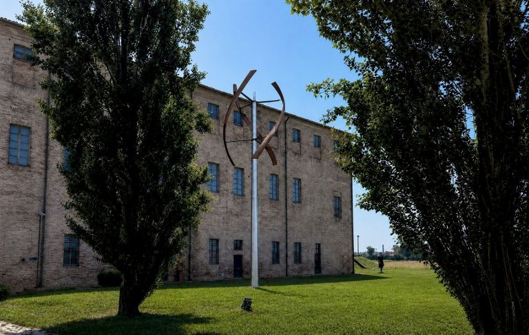 Micro-eolico-Abbazia-di-Valserena-La-Certosa